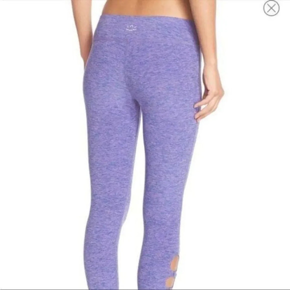 Beyond Yoga Cut Out Capris - Picture 3 of 7